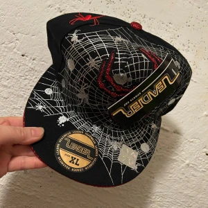 Broderi Keps  - Helt ny , 129kr/st 