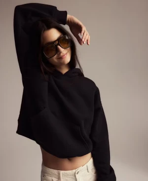 Svart hoodie från Gina  - Vanlig fin svart hoodie från Gina Tricot i storlek S, inga defekter, skriv vid intresse 💞