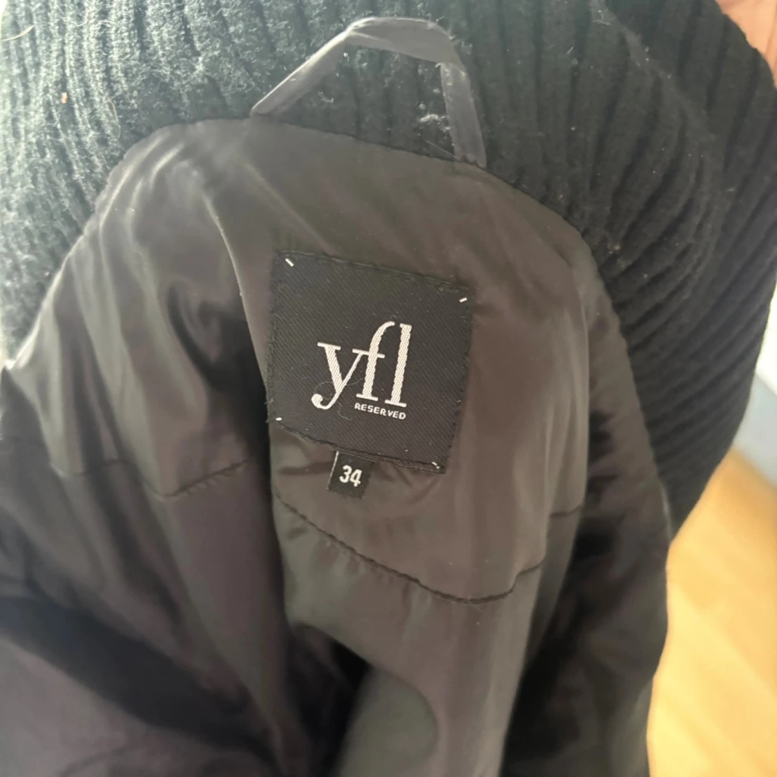 Svart pufferjacka från YFL Reserved - 3