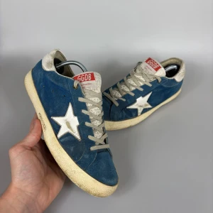 Golden Goose Superstar - Riktigt schyssta golden goose superstar, perfekta för sommaren! Storlek 41. Hör av er vid frågor!