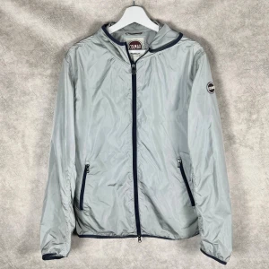 Colmar Vindjacka | M - Colmar windbreaker | Grymt skick | Storlek 50 | Modellen är 185 och väger 65kg | INGA BYTEN | Fraktar spårbart eller möts upp i Täby 