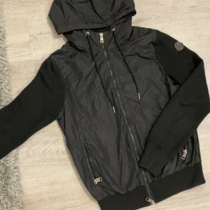 Moncler cardigan - Ok conditional, Cool black badge. 100% Authentic! Fits like S