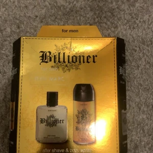 Body spray, after shave - Set med billioner after shave (100 ml) och body spray (150 ml) för män. Snygg presentförpackning med stilren design. Perfekt för dig som vill fräscha upp dig snabbt och enkelt.