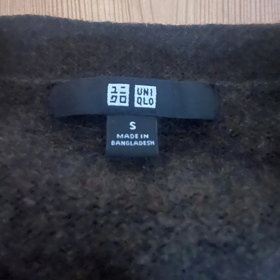 Mörkgrå stickad tröja från Uniqlo - 1