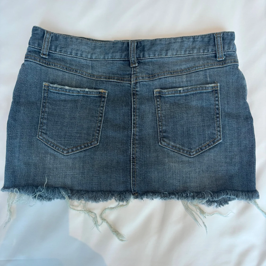 Blå jeanskjol med slitningar Coloring-gem - 1