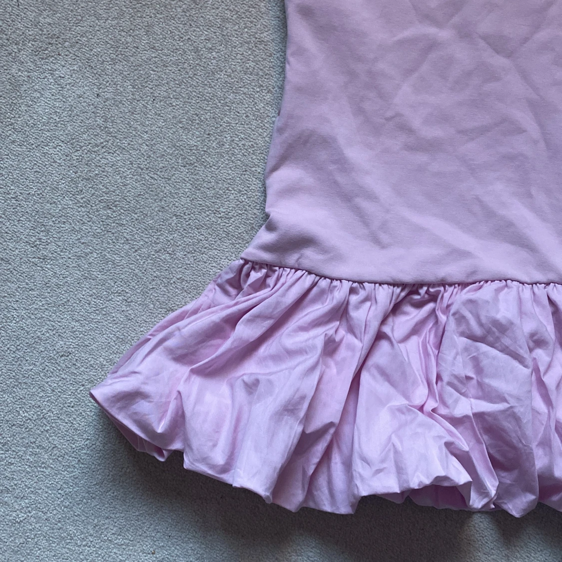 Ljusrosa volangklänning från Zara - 1