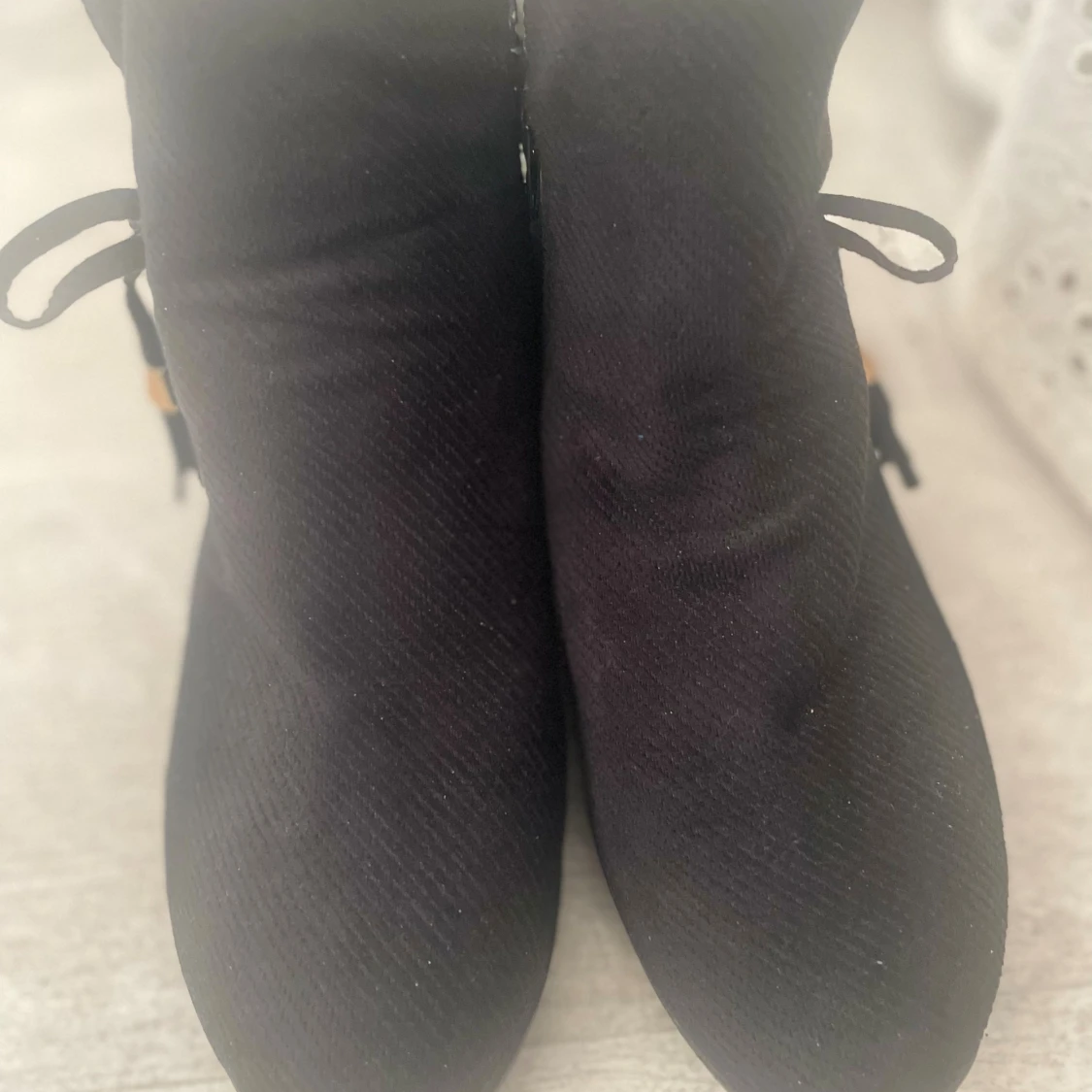 Svarta boots med kilklack!  - 2