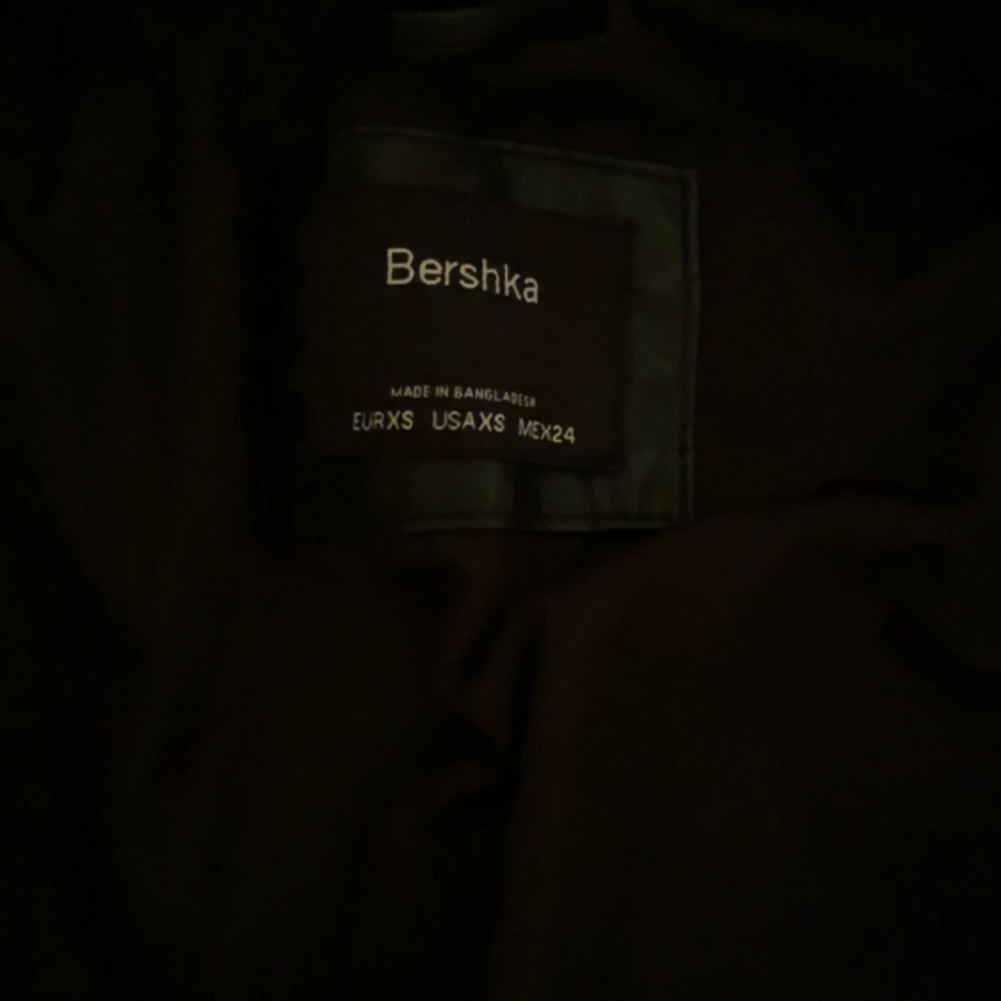 Svart pufferjacka från Bershka XS - 1