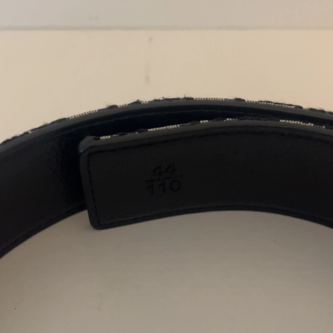 Cd bälte i svart och vit  i skinn - 2