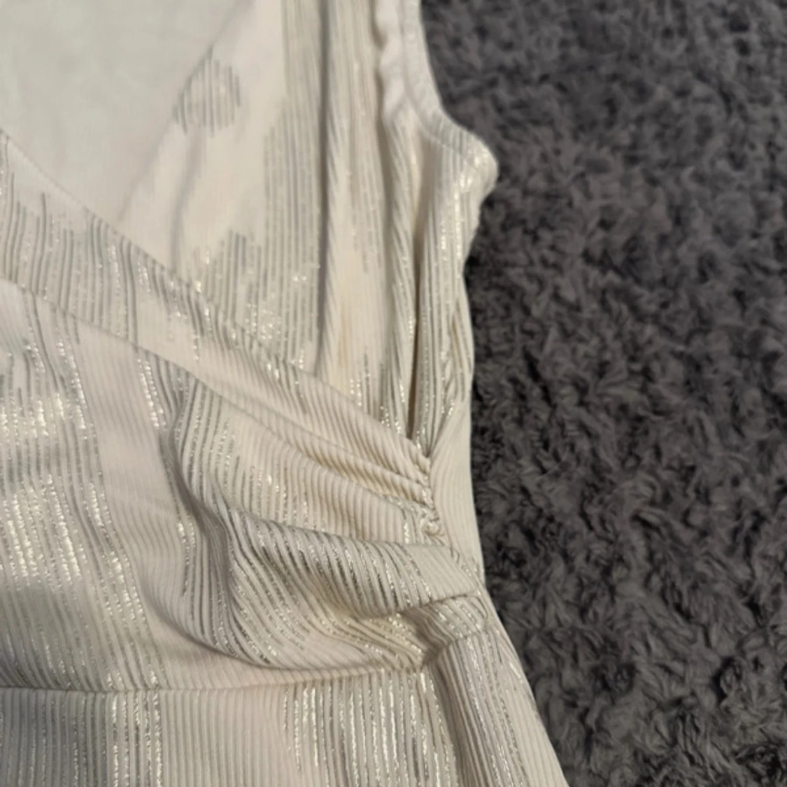 Glittrig omlottopp från Morgan - 2