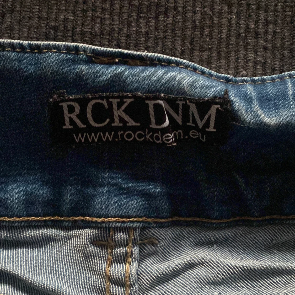 Blå slitna jeans från ROCK DENIM - 2