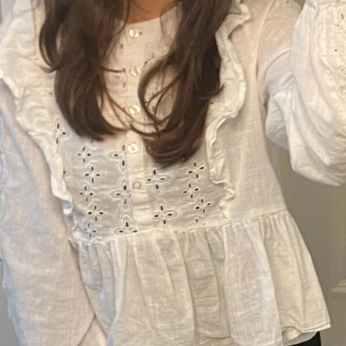 Vit broderad blus från Bik Bok