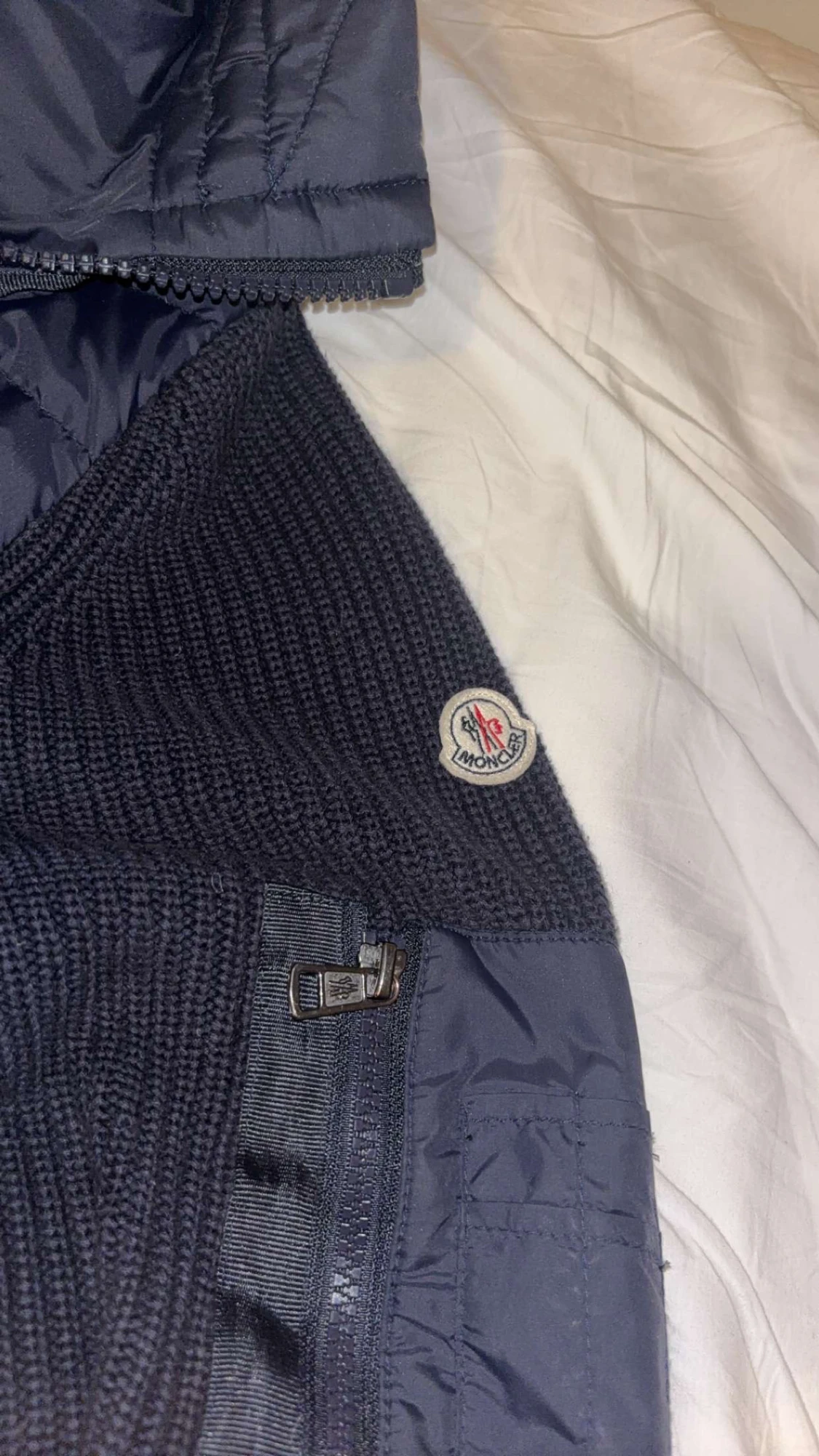 Mörkblå pufferjacka från Moncler - 3