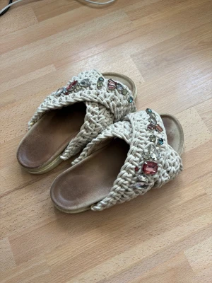 Inuikii  - Tofflor från inuikii