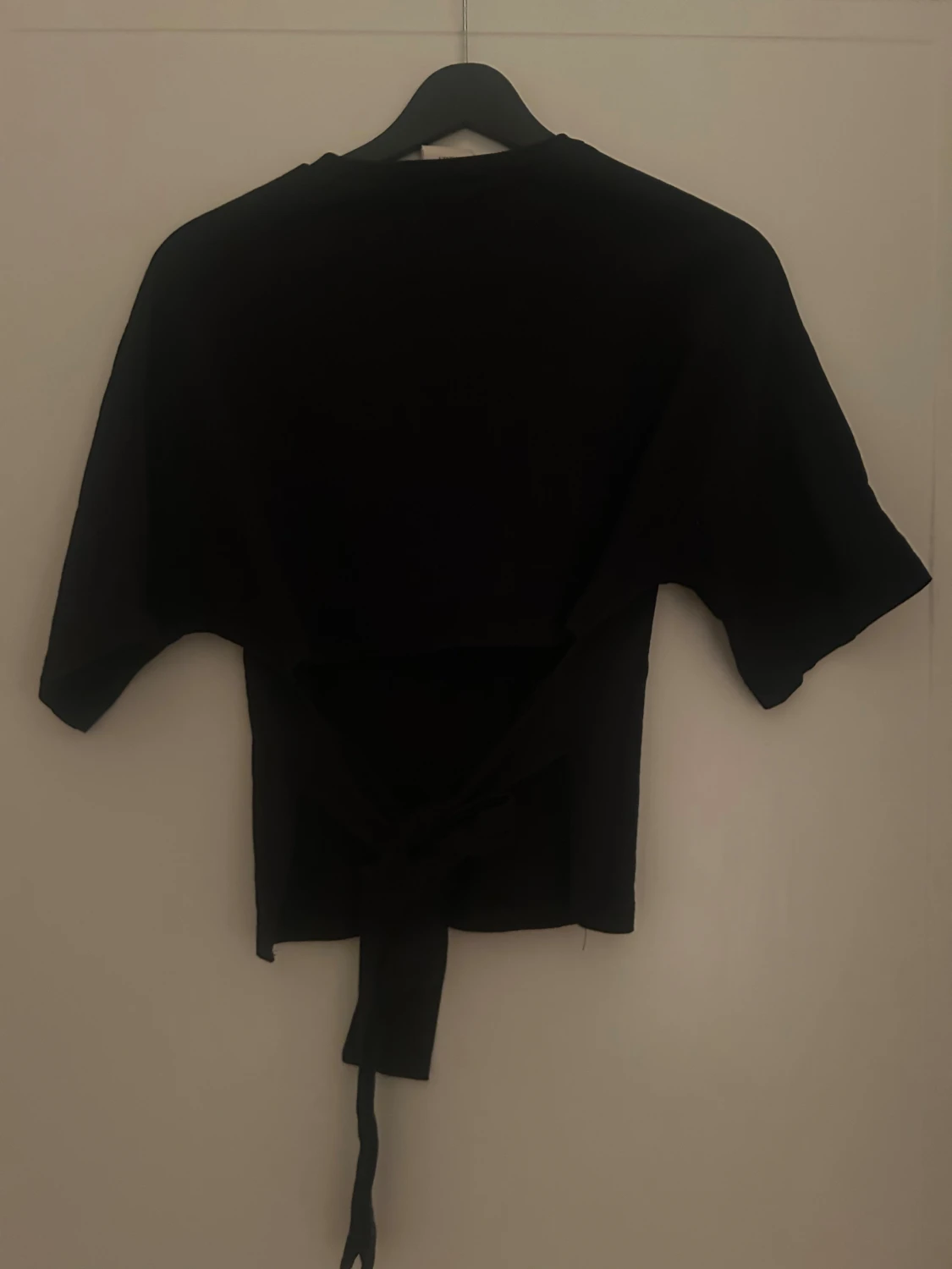 Open back tie tee från Nelly - 4