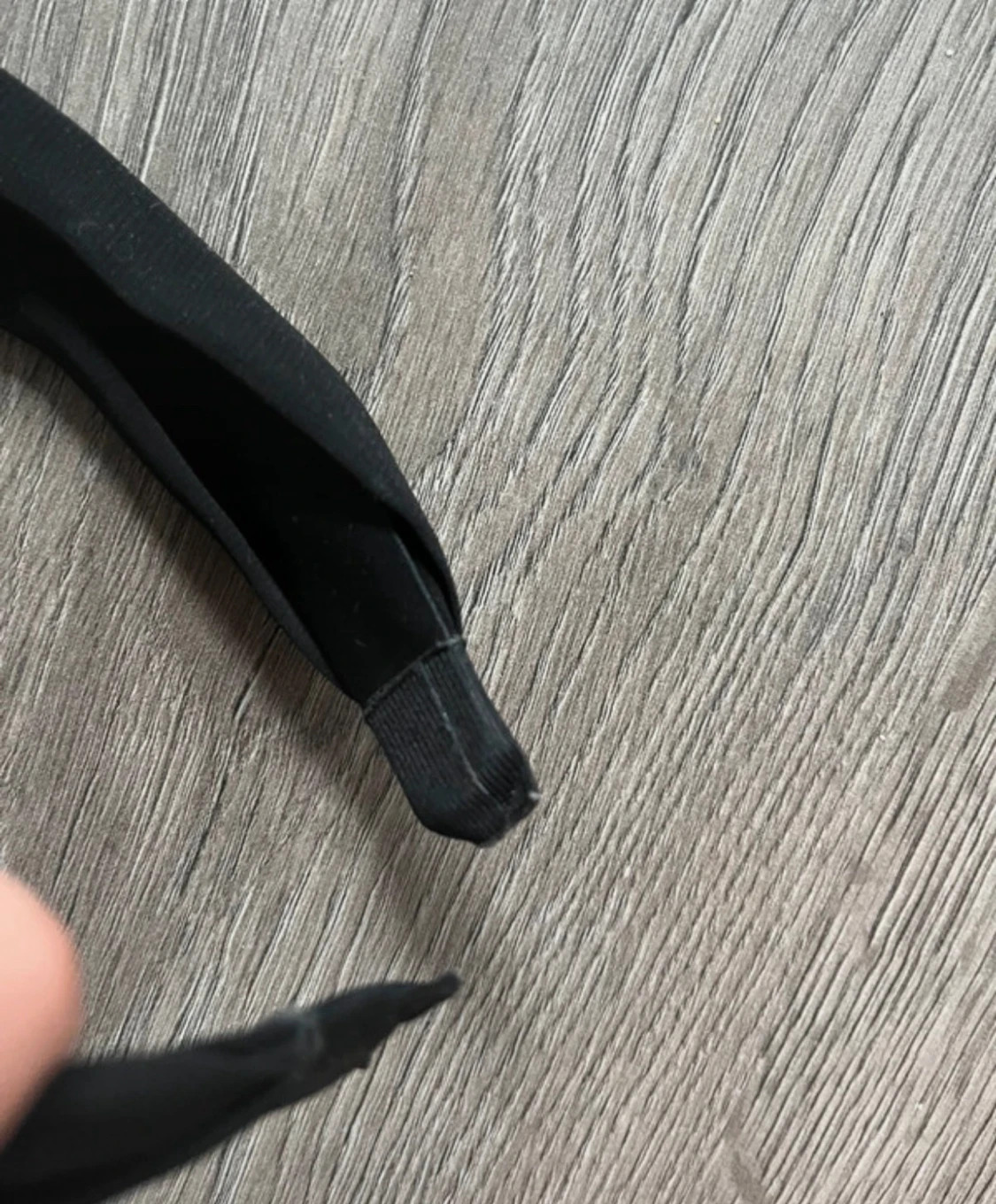 Svart diadem med twistad detalj - 3