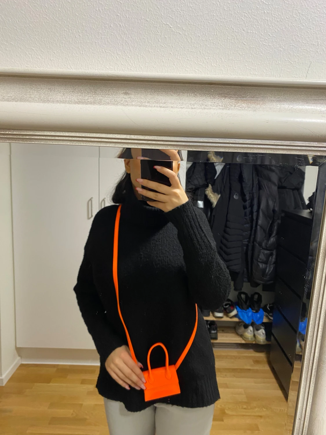 Mini orange axelväska i syntet