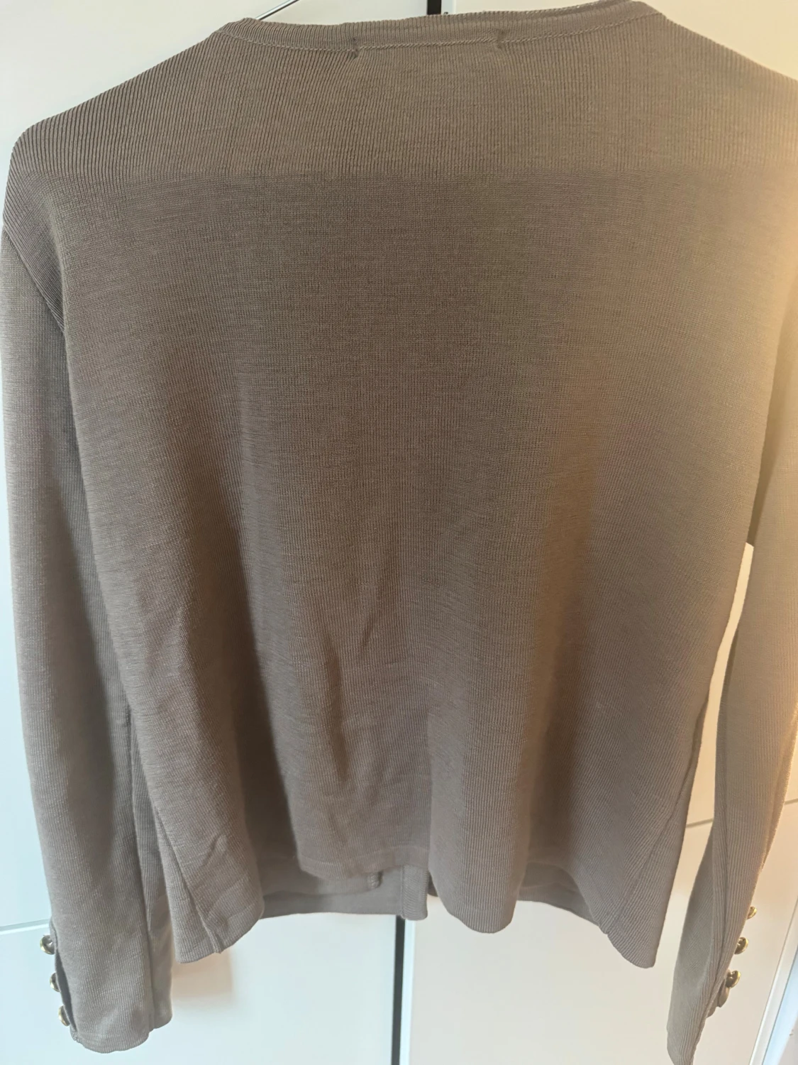 Khaki/brun kofta från Busnel med guldknappar - 3