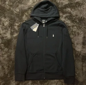 Polo Ralph lauren tröjor - 2 stycken snygga Ralph lauren tröjor som båda ingår i köp.