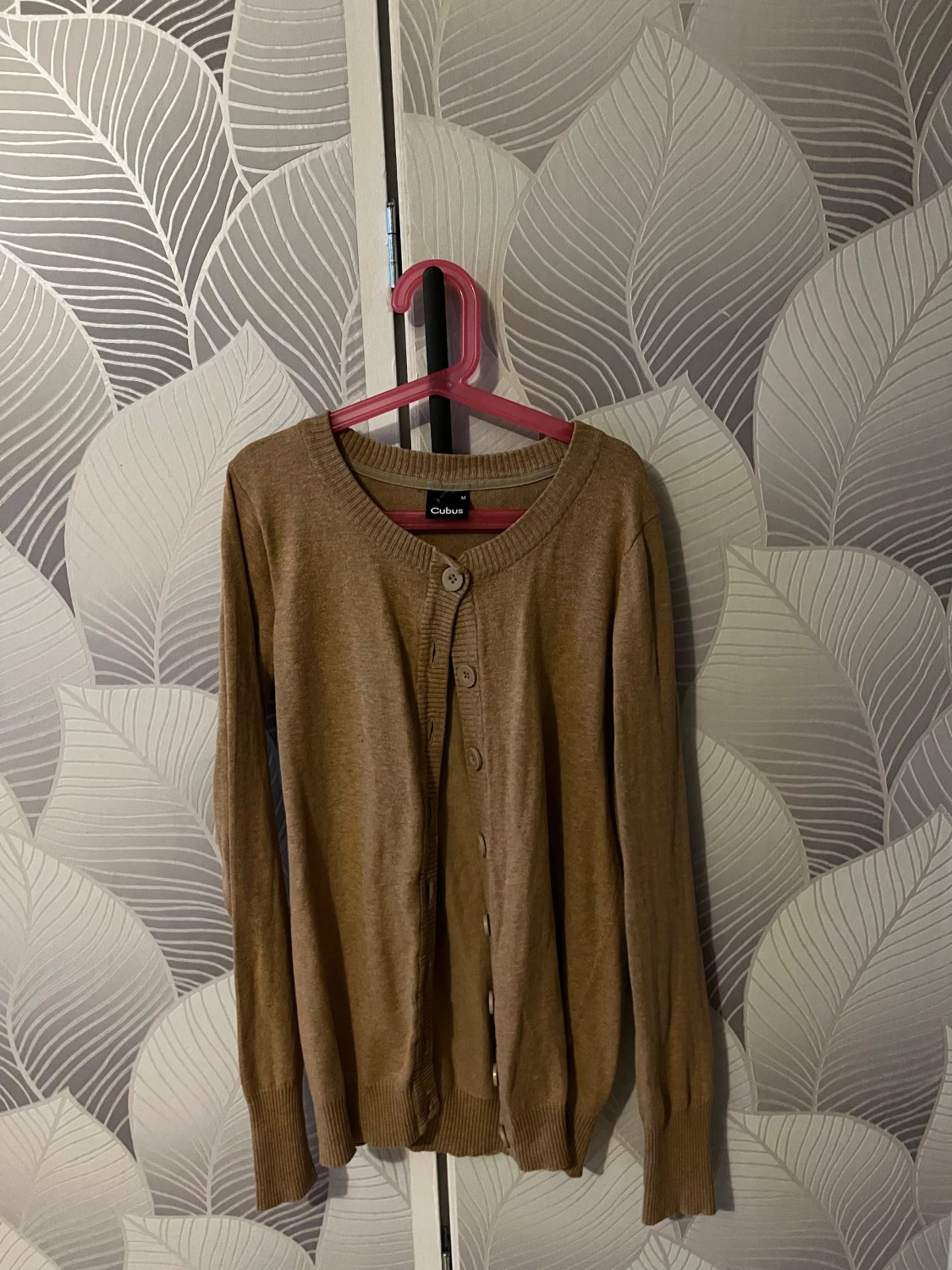 Beige kofta från Cubus