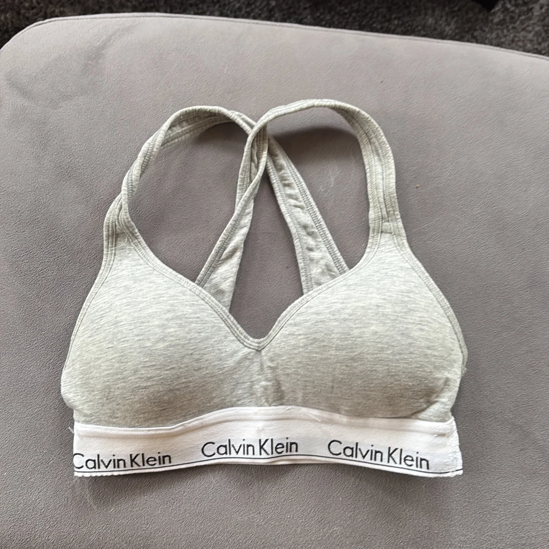 Grå push up topp från Calvin Klein