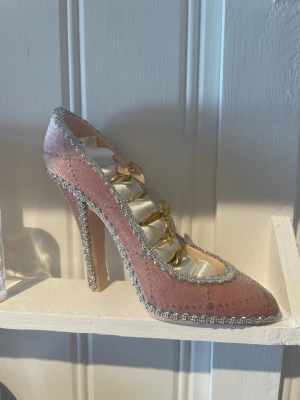 Ringhållare - Ringhållare som inredning och förvaring. fint skick