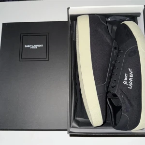 Svarta Saint Laurent skor - Helt nya oanvända saint Laurent skor i storlek 43  skriv vid funderigar, pris kan diskuteras vid snabb affär