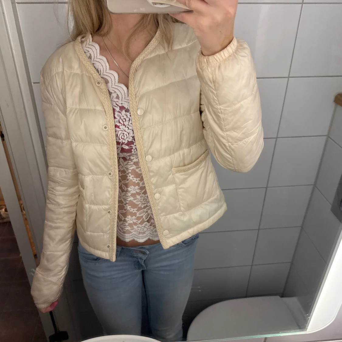 Beige quiltad pufferjacka - 4