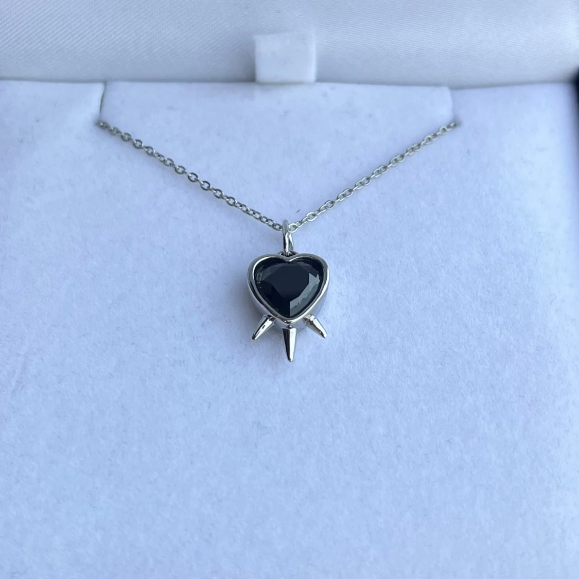 Maria Nilsdotter ”Three of Swords” inspirerat halsband - 1