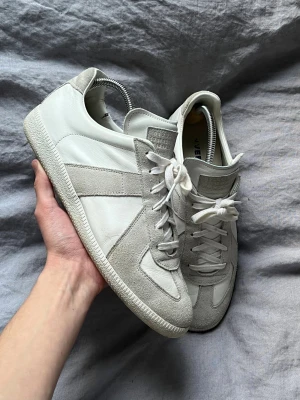 Maison margiela gats - Säljer mina Maison margiela gats. Super fint skick, storlek 43. Såklart äkta, har kvitto. Hör av er vid frågor. Mvh