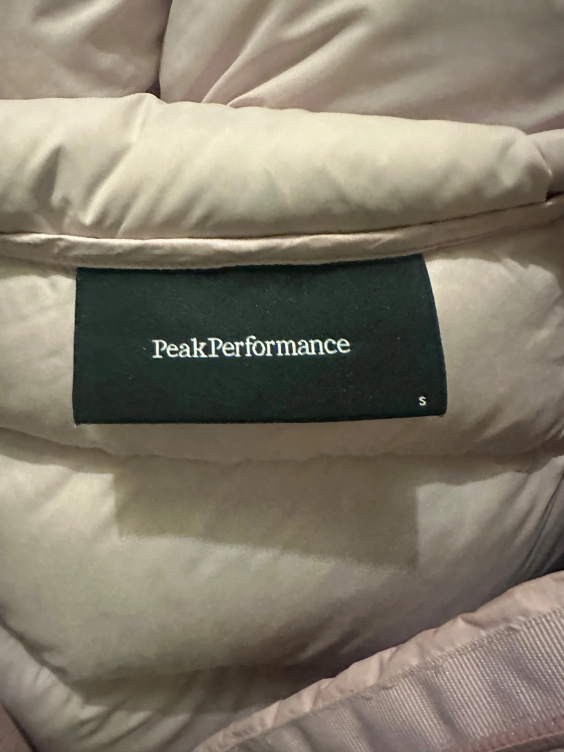 Ljusrosa Peak Performance dunjacka - 3