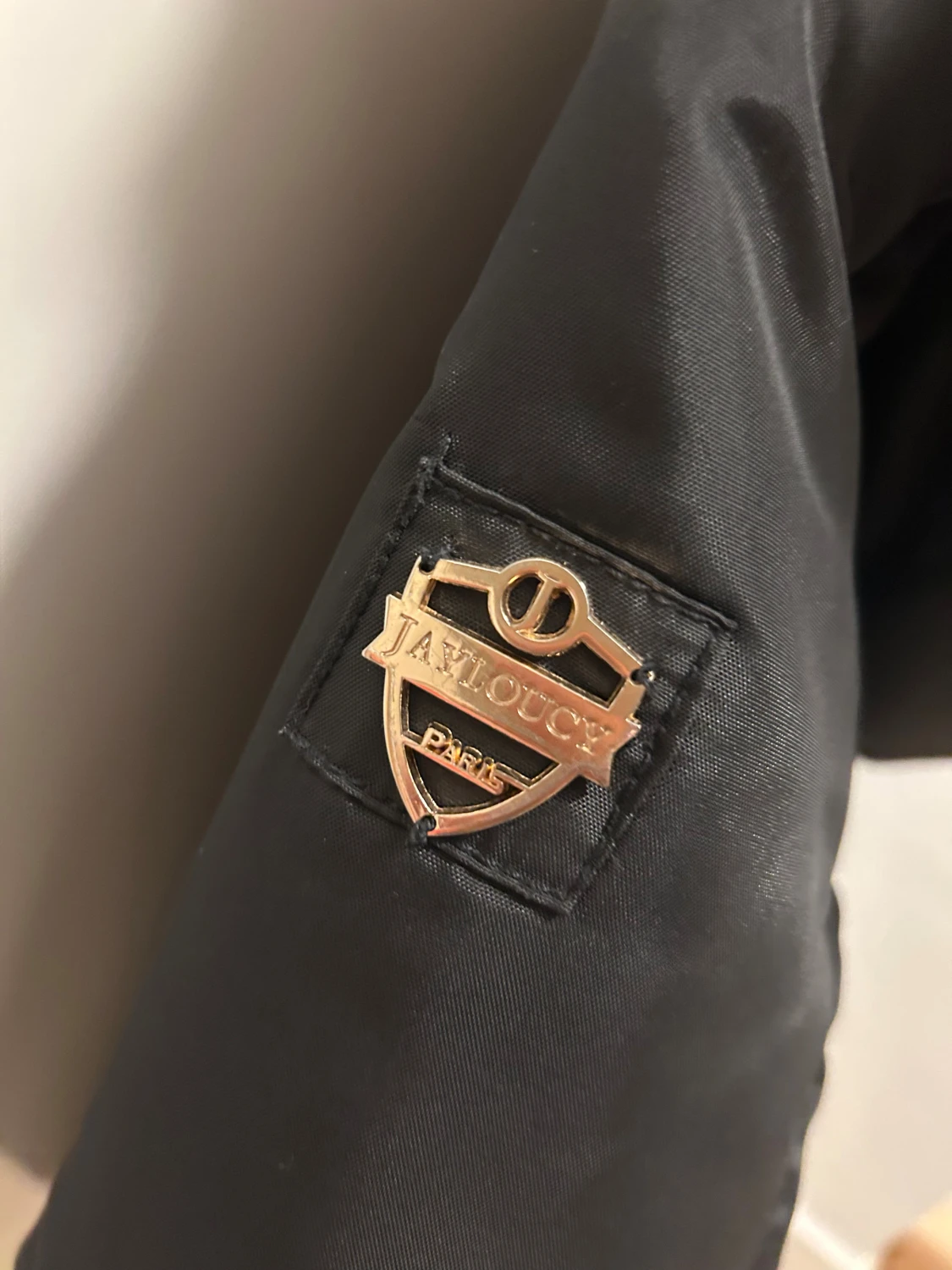 Svart pufferjacka med päls från Jayloucy - 4