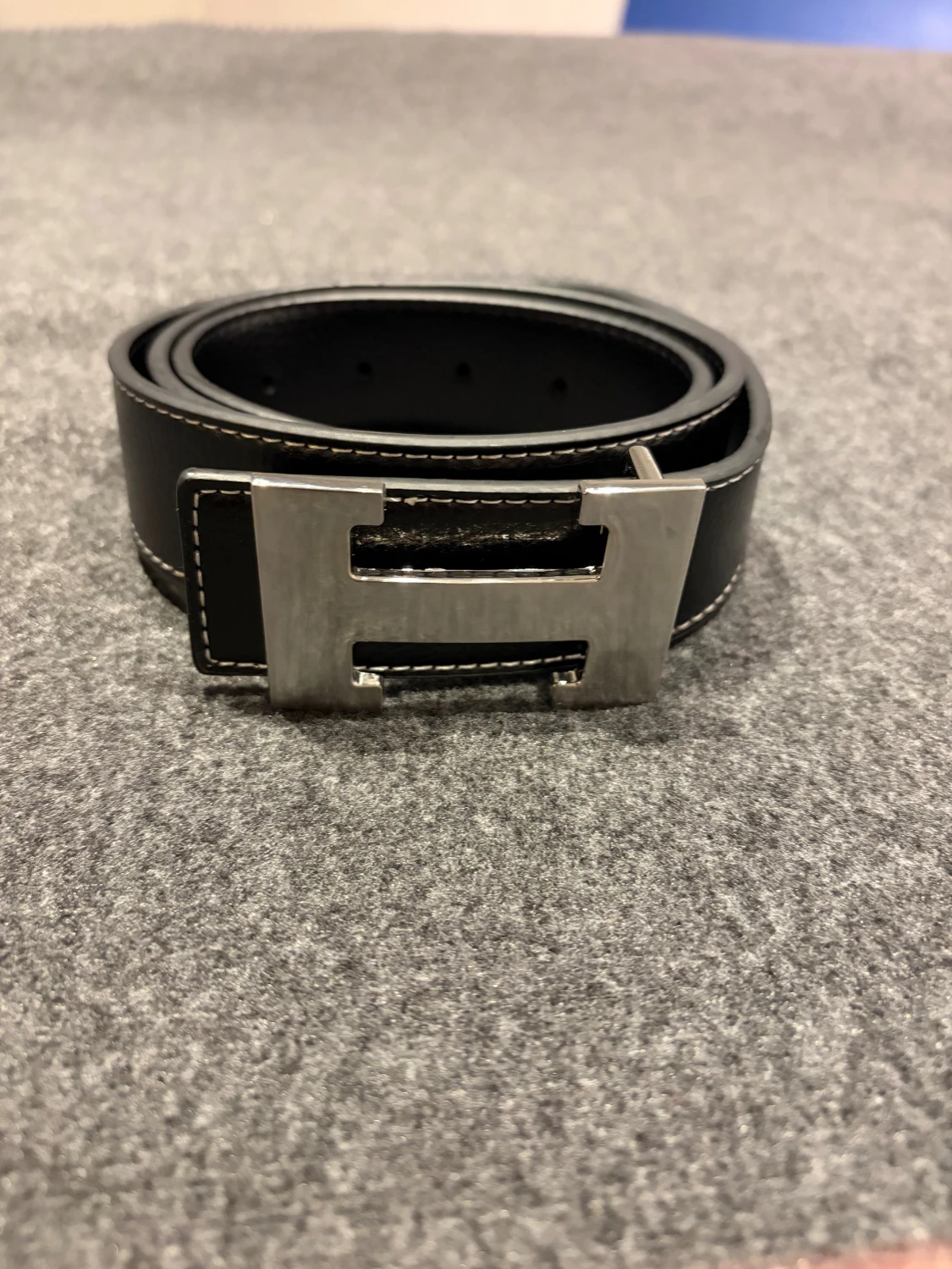 Svart  skärp med H-spänne - 2