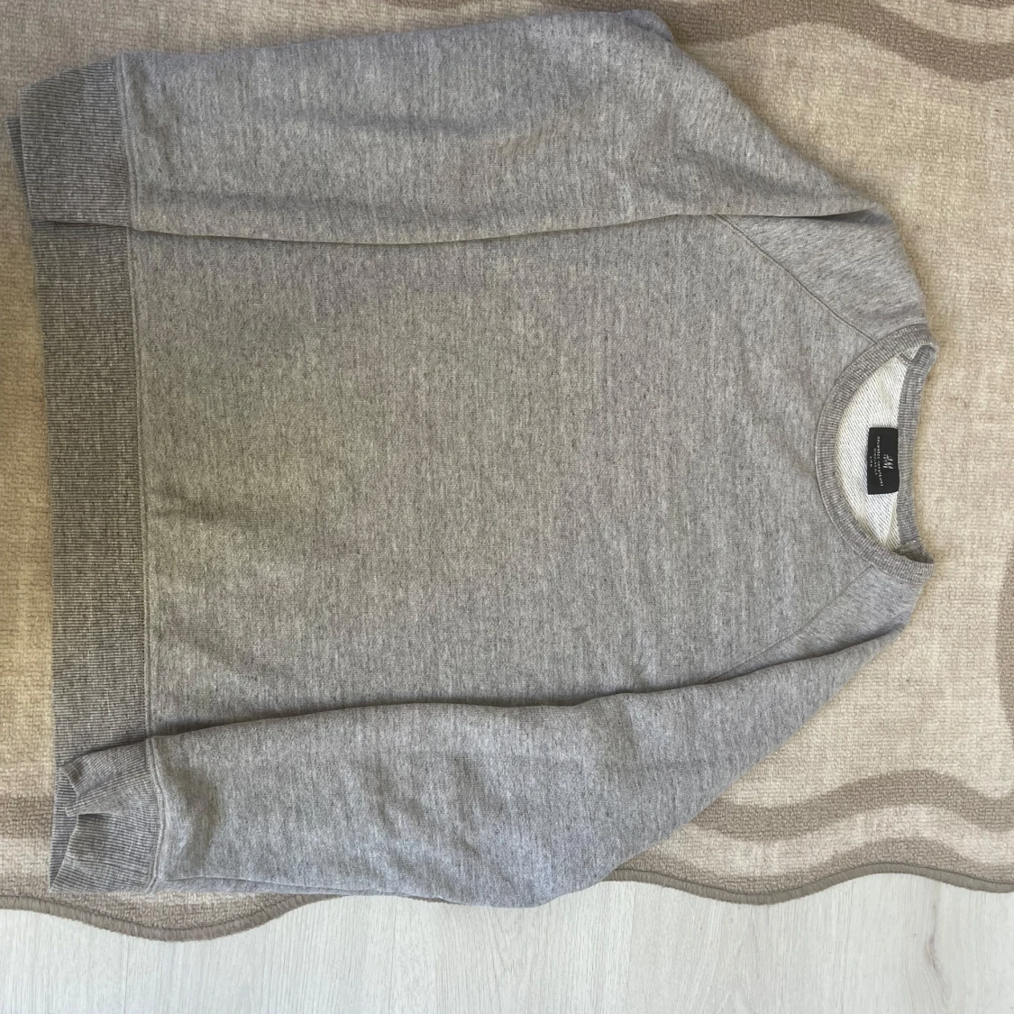 Grå crewneck sweatshirt från H&M