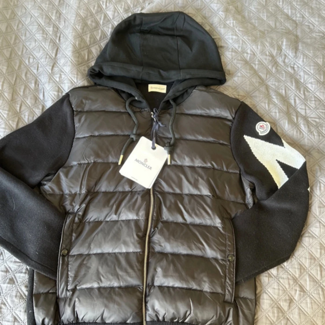 Moncler cardigan ( buda gärna) 