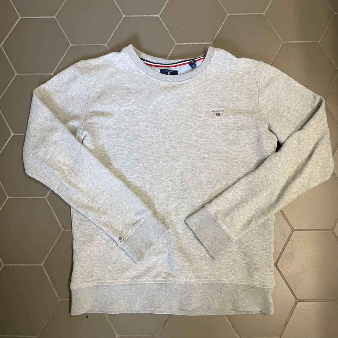 Ljusgrå sweatshirt från Gant