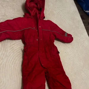 Overall - Rosa jätte fin overall som är jätte varm och bekväm för barn, använd en vinter