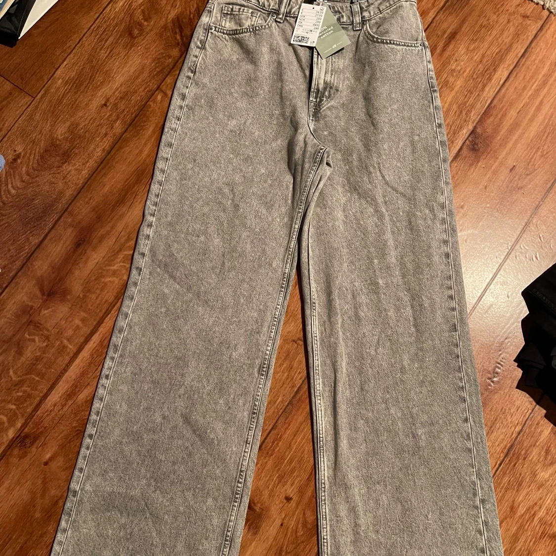 Gråa wide jeans med raka ben