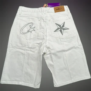Corteiz white jorts - - Shipping same day 🗽                                                                                                                                                                             - Size (M) (32)                                                       -  Ask for measurements 🪵