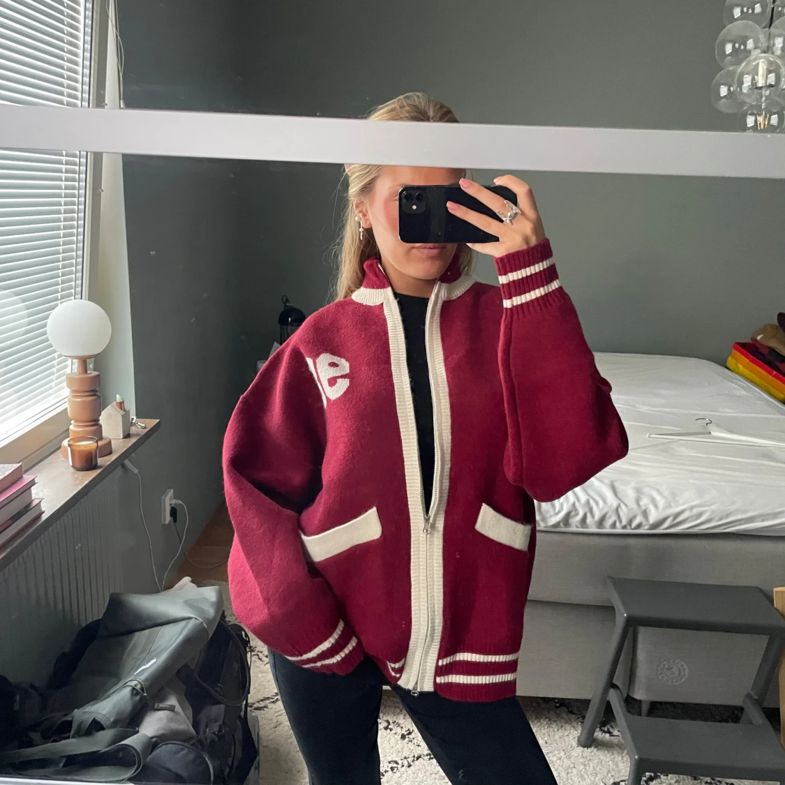 Vinröd cardigan jacka