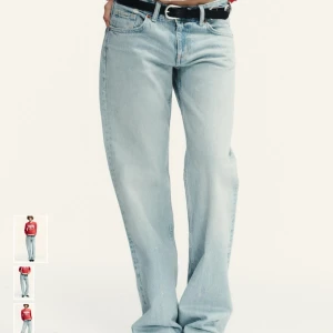 Low wide jeans ZARA - Säljer populära ZARA jeans som har låg midja och är vida 🩵🩵🩵Använda tre gånger 