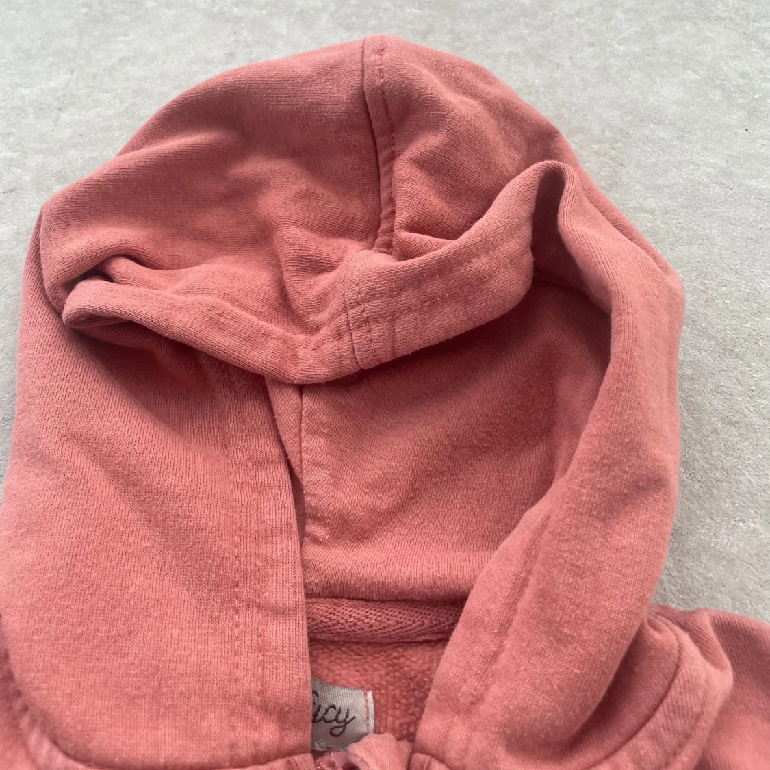 Rosa hoodie med LOVE-tryck och huva - 3