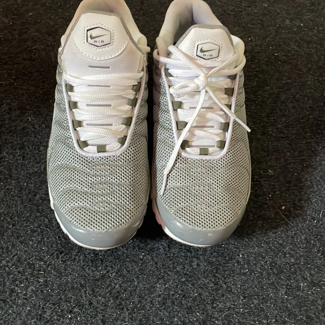 Nike Air Max sneakers i grått och vitt