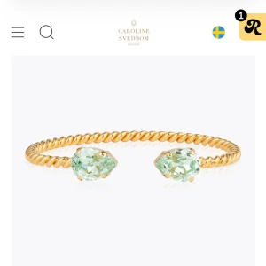 Caroline Svedbom armband💗 - Helt nytt!! Säljer pga råkade köpa fel färg 💗 Ny pris är 895 som ni ser och jag säljer min för 600 då den är helt ny!💗💗 Storleken är justerbar