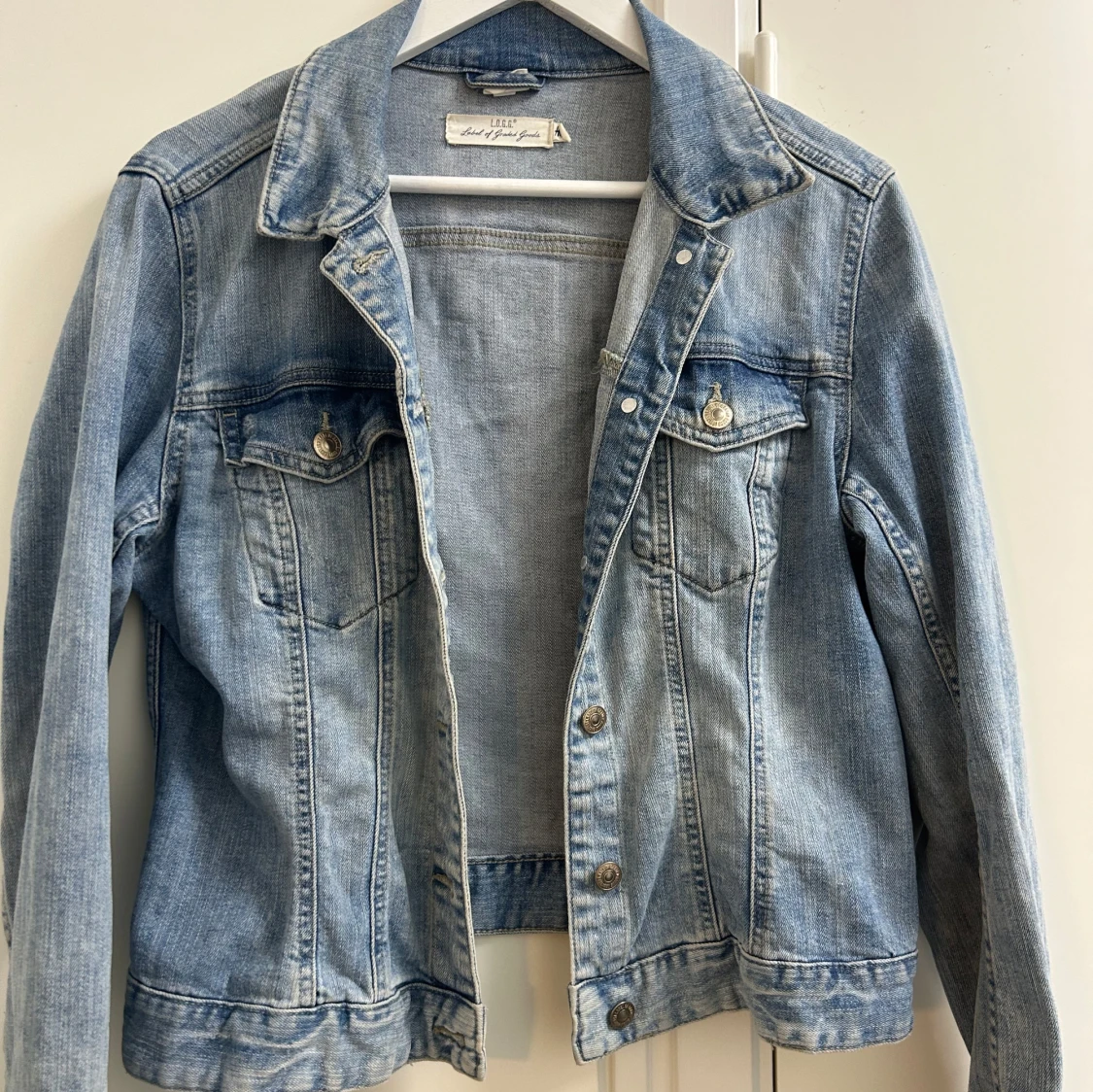 Ljusblå jeansjacka från Lee