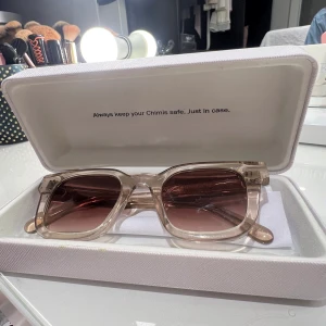 chimi - Säljer mina såå snygga solglasögon från chimi då de inte kommer till andvänding. Inga defekter❤️