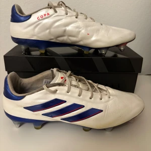 Adidas copa Fotbollsskor  - Säljer dessa mycket fina adidas copa fotbollsskor, storlek 44 och i bra skick. Snygg colorway! Kom med bud!!