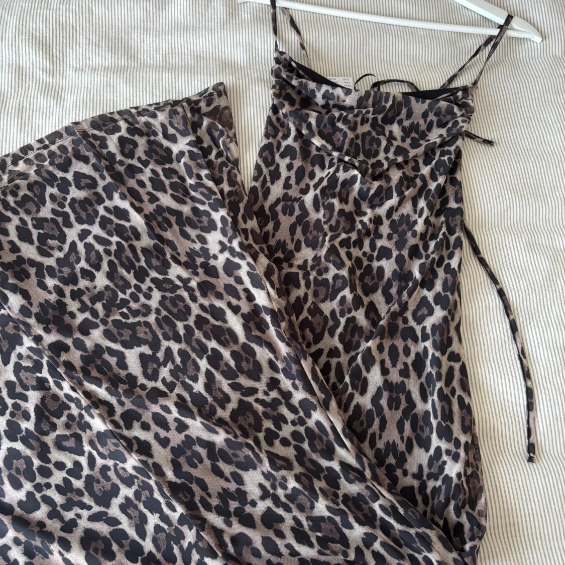 Leopardmönstrad långklänning Gina Tricot