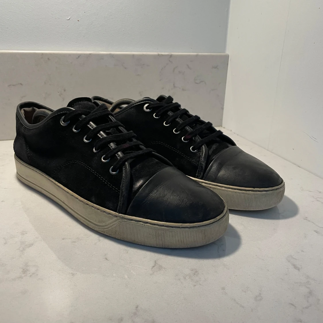 Svarta sneakers från Lanvin i skinn och mocka