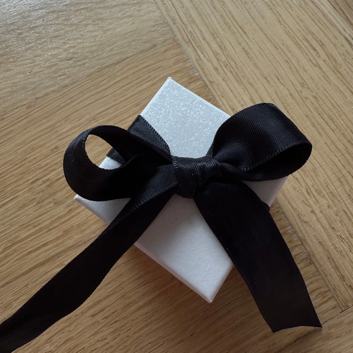 Silverhalsband med droppformad kristall - 1